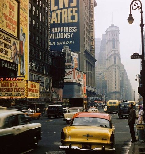 New York City Third Avenue EL Winter City Scape 1940s New York Aesthetic Girl, Foto Gif, Winter City, New York Vintage, Tall Buildings, Nyc Aesthetic, Manhattan Nyc, Midtown Manhattan, New York Aesthetic