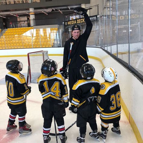 Boston Bruins on Instagram: ““Chara is like this tall.” @britch20 and @sean.kuraly had some fun at yesterday’s #BruinsAcademy Learn to Play clinic with…” Dean Di Laurentis, Campus Aesthetic, John Tucker, Hockey Girls, Hockey Mom, Boston Bruins, Book Boyfriends, Detroit Red Wings, Hockey Players