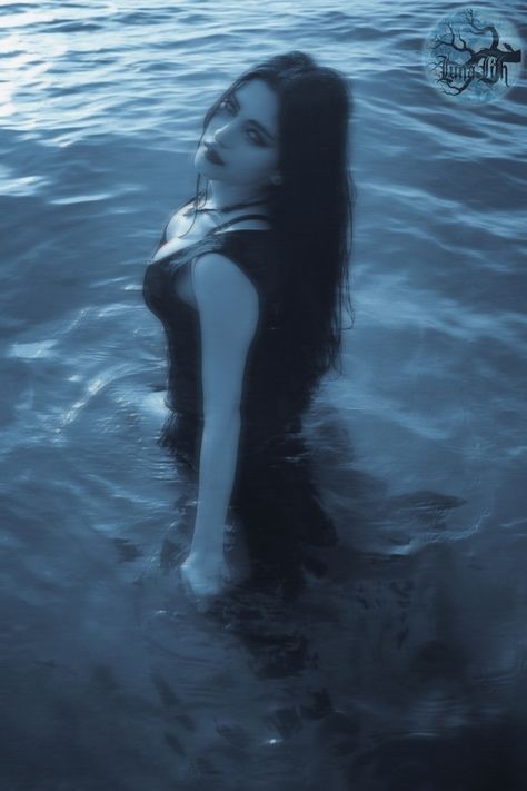 𝔏𝔲𝔫𝔞𝔏𝔦𝔱𝔥 𝔄𝔯𝔱 Witchy Beach Aesthetic, Gothic Siren Aesthetic, Haunting Beauty Aesthetic, Goth On The Beach, Gothic Blue Aesthetic, Gothic Beach Aesthetic, Siren Creepy, Dark Beach Photoshoot, Beach Goth Aesthetic