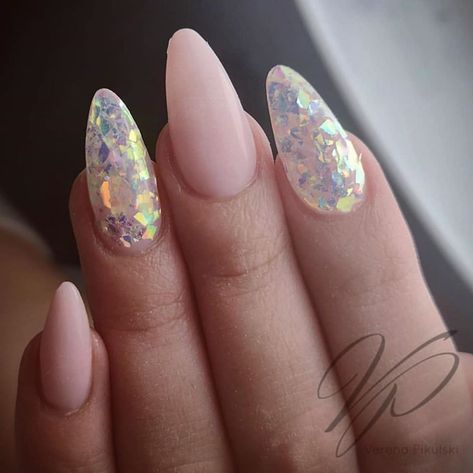 Aurora Flakes Nails, Glitter Flakes Nails, Flake Nail Design, Cream Nails Designs, Frosted Nails, Nye Nails, Bubble Nails, Shellac Nail Art, Nail Care Products