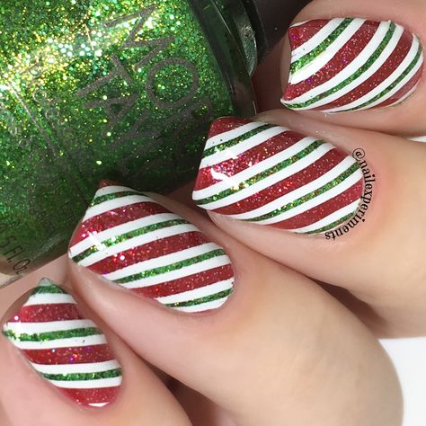 Glitter candy cane Christmas nail art Nails Burgundy, Nail Art Noel, Christmas Candy Canes, Burgundy Lips, Holiday Nails Winter, Holiday Nails Christmas, Candy Cane Nails, Holiday Nail Designs, Cute Christmas Nails