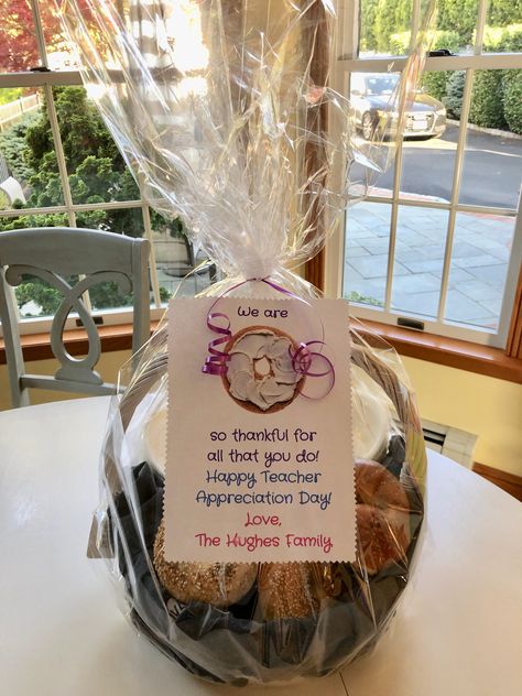 Basket of bagels, cream cheese and butter for teacher appreciation day. Ordered cute teacher dish towel and washed it before using it to line the basket. Baked Goods Basket, Cheese Basket, Appreciation Gifts Diy, Teacher Appreciation Gifts Diy, Teachers Appreciation, Bagel Cream Cheese, Community Outreach, Class Gift, Teacher Appreciation Week