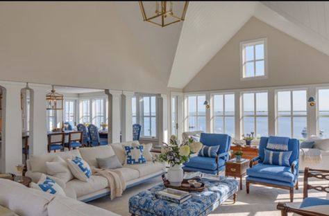 Lake Houses with a Hamptons Feel Coastal Living Rooms Beach, Hamptons House Interior, Hamptons Houses, Cottage Core Bloxburg House, Hamptons Living Room, Bright Interior Design, Lounge Room Design, Beach Home Interiors, Hamptons Aesthetic