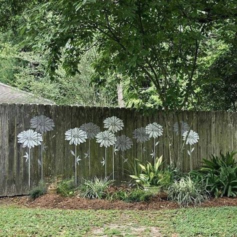 Large Daisy Wall Stencil Fence Stencil Stencils for - Etsy Wall Stencil Ideas, Fence With Flowers, Garden Fence Art, Garden Mural, Stencil Ideas, Flowers Painted, Fence Art, Walled Garden, Fence Paint