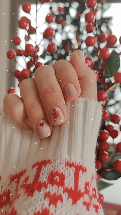 Gingerbread French Tip Nails, Gingerbread Nails Short, Gingerbread Nail Art, Christmas Nails Gingerbread, Gingerbread Man Nails, Gingerbread Nails, Nail Aesthetics, Xmas Nail, Cute Short Nails