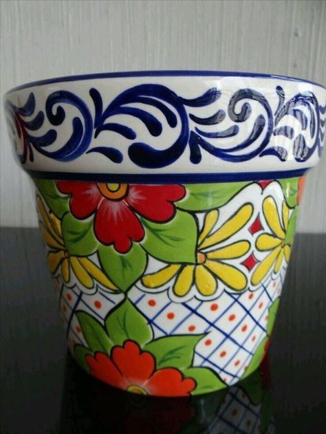 Resultado De Imagem Para Vasos Pintados 343 Talavera Pottery Garden, Mexican Flower Pots, Painted Planter, Flower Pot Art, Painted Pots Diy, Painted Plant Pots, Terracotta Flower Pots, Flower Pot Design, Painted Clay Pots