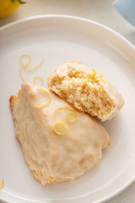 Glazed Lemon Scones - My Baking Addiction Lemon Raspberry Scones, Croissant Breakfast Sandwiches, Lemon Scones Recipe, Homemade Lemon Bars, Mini Lemon Cheesecakes, Raspberry Scones, Cranberry Orange Scones, Custard Sauce, Lemon Zucchini