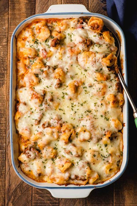 Tortellini Bake (Just 4 Ingredients!) - Ground Beef Recipes Ground Beef Tortellini Recipes, Beef Tortellini Recipes, Ground Beef Tortellini, Easy Cheesy Tortellini, Cheesy Tortellini Bake, Beef Tortellini, Baked Tortellini Casserole, Cheesy Tortellini, Tortellini Recipe