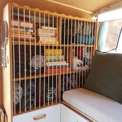 Combi Hippie, Kangoo Camper, Camper Redo, Kombi Motorhome, Camping Vintage, Van Storage, Camper Organization, Camping Diy, Camper Hacks