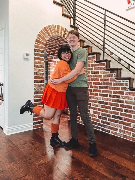 Vilma And Shaggy Costume, Shaggy Velma Costume, Velma Inspired Outfit, Velma And Shaggy Costume, Velma Outfit, Velma Halloween, Shaggy Costume, Velma Halloween Costume, Velma Shaggy