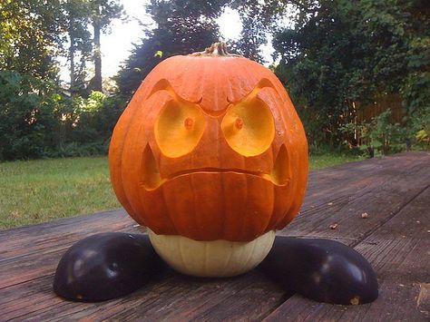 Now that's how you carve a pumpkin! Super Mario Goomba pumpkin carving by Jamie Margary via Flickr Mario Pumpkin, Mario Goomba, Awesome Pumpkin Carvings, Carve A Pumpkin, Pumpkin Carving Patterns, Halloween Pumpkins Carvings, Halloween Time, Halloween Jack O Lanterns, Pumpkin Art