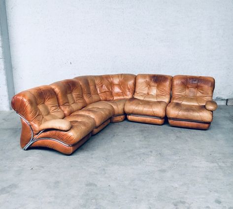 Midcentury Modern Italian Design Leather Sectional Sofa by IPE, Italy 1970's | #194079 Sofas Vintage, Vintage Midcentury Modern, Modern Italian Design, Mid Century Italian, Leather Sectional Sofa, Florence Knoll, Ligne Roset, Corner Chair, Soft Seating