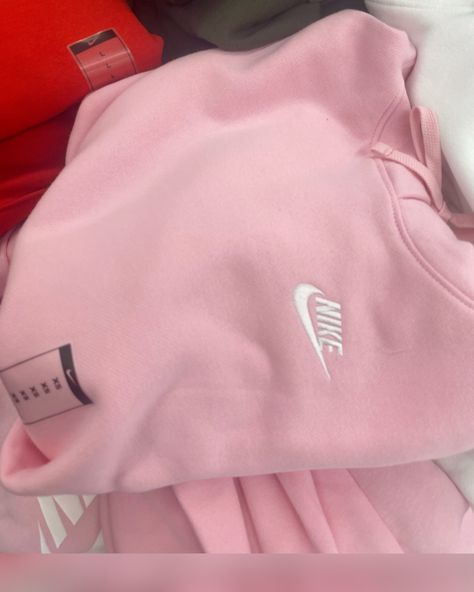 Pink Nike Hoodie, Nike Sportswear Club Fleece, Cute Nike Outfits, Hoodie Aesthetic, Casual Preppy Outfits, Pink Nike, Cute Preppy Outfits, Cute Nikes, Pink Nikes