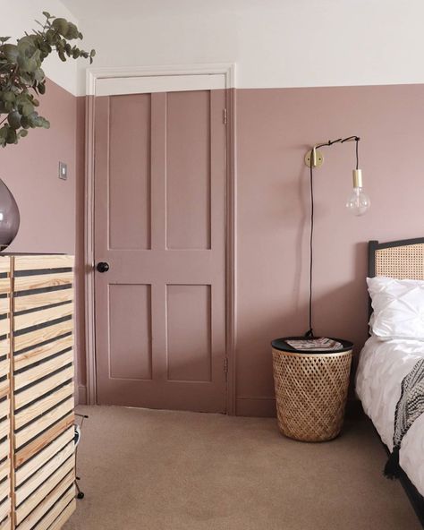 Farrow & Ball Sulking Room Pink Paint Color Trend - Interiors By Color Farrow And Ball Bedroom, Dusty Pink Bedroom, Pink Bedroom Walls, Pink Paint Colors, Pink Bedroom Decor, Pink Living Room, Bedroom Wall Colors, Gorgeous Bedrooms, Pink Bedrooms