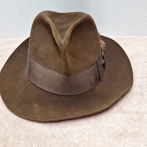 Please see pics for condition. Has a  small spots. Tried to capture in pics. May just need a cleaning, I didn't try because I know nothing about cleaning this type of hat. Stetson Fedora, I Know Nothing, Types Of Hats, Felt Fedora, Know Nothing, Fedora Hat, Fedora, I Know, Accessories Hats