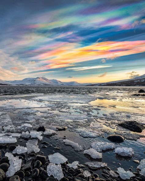 Polar Stratospheric Clouds, Stratospheric Clouds, Sky Gazing, Lenticular Clouds, Pencil Drawings Of Girls, Rainbow Clouds, Beyond The Horizon, Rainbow Sky, Cloud Wallpaper