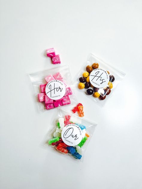 Wedding Favor Snacks, Wedding Treat Bags, Candy Wedding, Idee Cricut, Candy Wedding Favors, Sweets Table, Welding Technology, Wedding Treats, Custom Wedding Favours