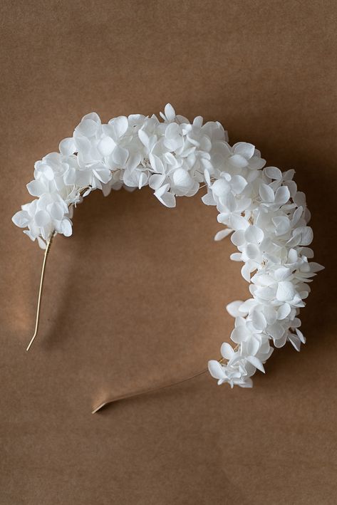 Gorgeous dried hydrangea headband made with love! It will add a stunning finishing touch to any bridal outfit. Floral Bridal Crown, White Hydrangea Wedding, Hydrangea Wedding, Hydrangeas Wedding, Hair Wreaths, Bridal Outfit, White Hydrangea, Wedding Headband, Hydrangea Flower