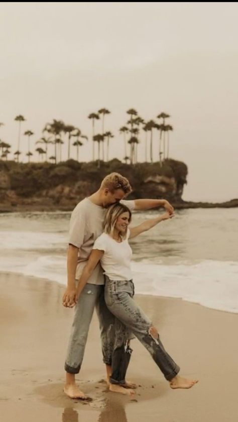 Couples Beach Outfits Photo Ideas, Couple Beach Photo Outfits, Beach Outfit Couple Photo Ideas, Beach Picture Outfits For Couples, Beach Session Outfits, Beach Pictures Couples Outfits, Professional Beach Pictures Couples, Dreamy Beach Photoshoot Couple, White Shirt Blue Jeans Couple Photoshoot Beach