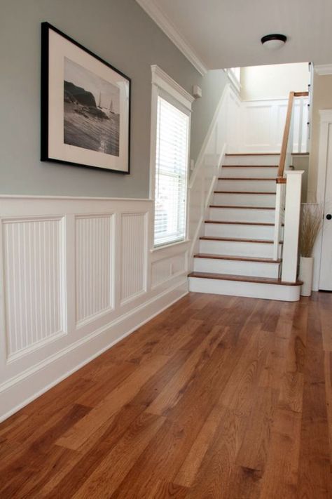 40 Simple Yet Classic Wainscoting Design Ideas - Bored Art White Painted Wood Floors, Staircase Molding, Beadboard Trim, Contemporary Family Rooms, Contemporary Family Room, Wainscoting Ideas, Dining Room Wainscoting, Painted Wood Floors, Painting Wood Paneling