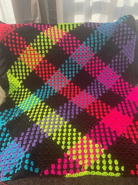 Crochet Colour Pooling Blanket – Crochet Spirit Neon Yarn Projects, Color Pooling Crochet Blanket, Crochet Pooling, Pooling Crochet, Neon Crochet, Color Pooling, Neon Stripes, Yarn Projects, Blanket Crochet