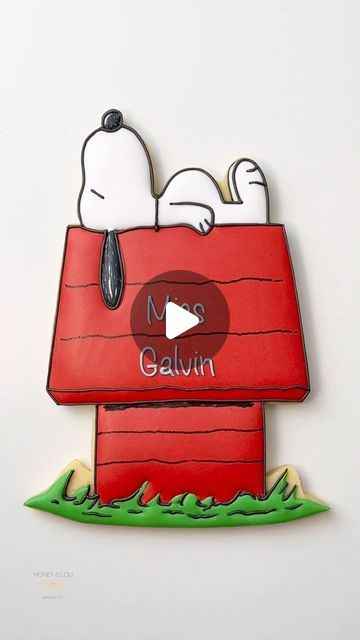 Honey & Lou Baking | Eileen on Instagram: "It’s back-to-school week!  And what can be better than a sweet little Snoopy cookie to show those amazing teachers some love ❤️  Hoping everyone had a fun summer!  Here’s to a great school year for all the students and teachers out there 🍎  #backtoschool #snoopy #decoratedcookies #decoratedsugarcookies #back2school #snoopylove #backinschool #decoratedcustomcookies #snoopyfan #snoopygram #backtoschoolsupplies #royalicing #instacookies #royalicingcookies #sugarcookiesofinstagram #cookiedesign #cookiedecorator #cookiegram #decoratingcookies #customsugarcookies #royalicingcookie #cookiesdecorating #sugarcookiedecorating #teachersrule #schoolstuff #peanutscomics" Goofy Cookies Decorated, Snoopy Cookies Decorated, Snoopy Christmas Cookies, Bluey Cartoon Decorated Cookies, Dog Theme Cookies Decorated, Snoopy Decorated Cookies, Snoopy Cookies, Cookie Gram, School Week