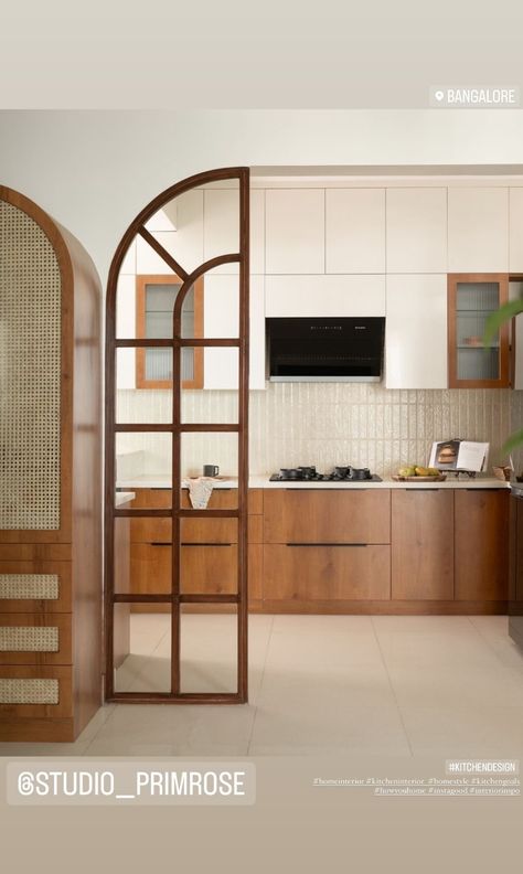 Arched Wall Kitchen, Arch Partition Design, Arch Partition, Kitchen Partition Design, Kitchen Partition Ideas, Modern Partition, Modern Partition Walls, Wall Partition Design, Dining Area Design