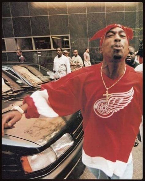 Red Aesthic, Tupac Outfits, Rapper Aesthetic, Tupac Makaveli, Tupac Wallpaper, Looks Hip Hop, Tupac Pictures, 2 Pac, 90s Art