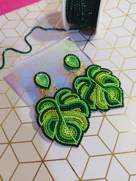 Miyuki Beads Pattern, Diy Earrings Easy, Embroidery Earrings, Earrings Diy Handmade, Crystal Bead Jewelry, Diy Bead Embroidery, Hand Beaded Embroidery, Felt Beads, Handmade Jewlery