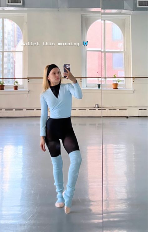 Ballet Class Outfit Casual, What To Wear To Ballet Class Outfit, Blue Ballet Outfit, Ballet Training Outfit, Jazz Class Outfit, Ballet Fashion Photography, Ballet Practice Outfit, Ballet Outfit Practice, Dance Audition Outfit