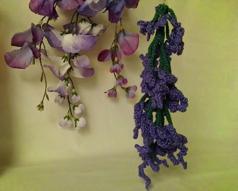 A slightly challenging free pattern for a realistic crocheted wisteria flower. Wisteria Crochet Pattern, Crochet Wisteria, Teapot Flowers, Craft Hobbies, Crochet Poppy, Crochet Garden, Finger Crochet, Tea Cozies, Simple Snowflake