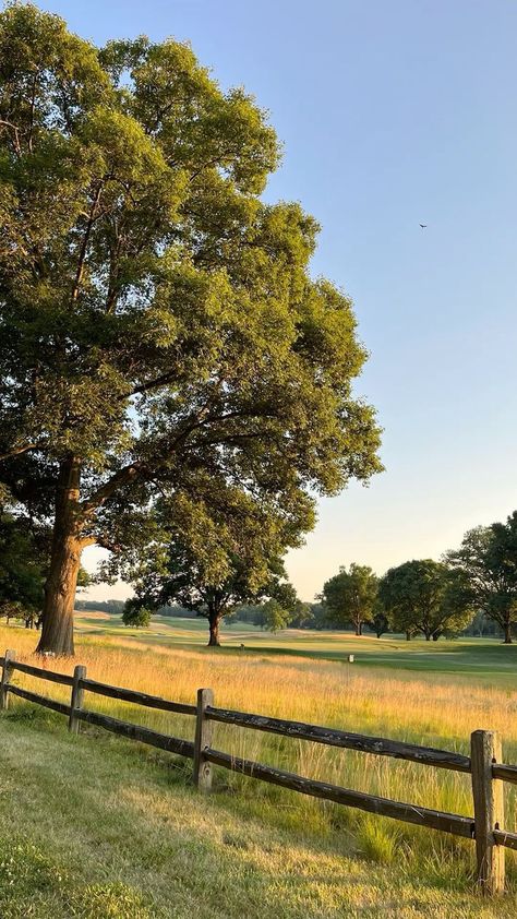 American Countryside Aesthetic, Country Side Aesthetic Houses, Country Side Wallpaper, England Countryside Aesthetic, Ohio Countryside, Europe Countryside, Ohio Aesthetic, Garden Countryside, Ohio Landscape