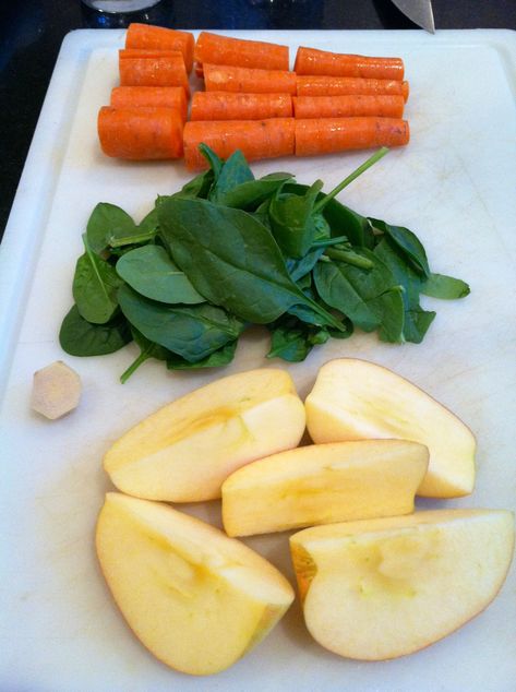 Nama Juicer, Carrot Ginger Juice, Juices Recipes, Organic Dinner, Juicing Ideas, Juice Ideas, Apple Juice Recipe, Carrot Juice Recipe, Vegetable Juice Recipes