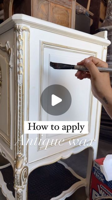 Antiqued White Furniture, Antique Gold Paint Diy, How To Antique Paint Furniture, How To Refinish Old Furniture, White Wax On Furniture, Antique Painting Techniques, White Chalk Paint Furniture, Decoupage Techniques, Furniture Artist