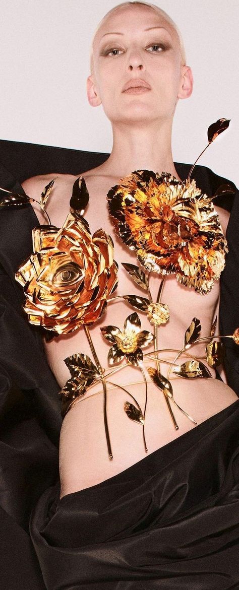 Schiaparelli Dress, Galliano Dior, Creative Textiles, Elsa Schiaparelli, Couture Mode, Couture Designers, Couture Details, Fashion Project, Italian Fashion Designers