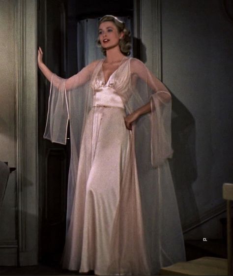 Grace Kelly High Society Wedding Dress, Iconic Film Dresses, Grace Kelly Rear Window, High Society Wedding, Grace Kelly Dresses, Aubrey Hepburn, Grace Kelly Style, Vintage Ball Gowns, Old Hollywood Actresses