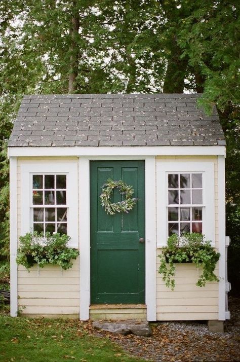 White Shed, Taman Diy, Amazing Sheds, Pinterest Garden, Shed Plan, Backyard Sheds, 카페 인테리어 디자인, Backyard Shed, Outdoor Sheds