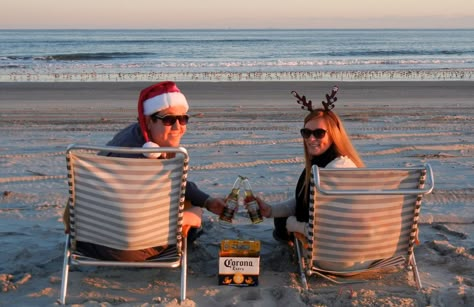 Couple Christmas Card Idea. A Play on Carona's "Find Your Beach" campaign Beach Christmas Pictures Couples, Christmas Beach Photoshoot Couple, Christmas Beach Photoshoot, Christmas Photo On Beach, Christmas On The Beach Photography, Funny Beach Christmas Photos, Christmas Beach Photos, Beach Christmas Pictures, Funny Family Christmas Cards Beach