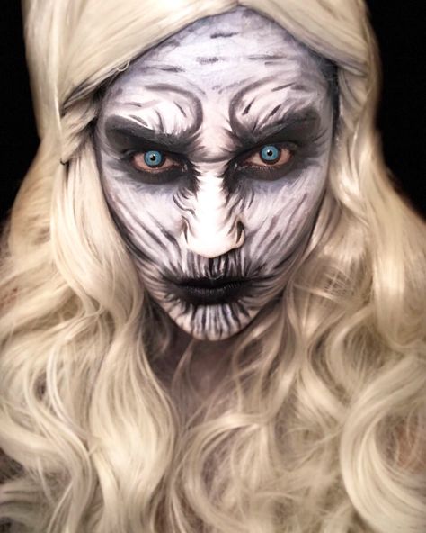 The White Queen Makeup, White Walker Makeup, White Walker Costume, Game Of Thrones White Walkers, Ice Elf Makeup, White Face Drag Makeup, White Walker, Dressup Party, Special Effects Makeup