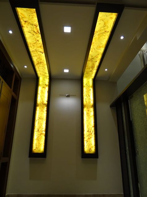 Here you will find photos of interior design ideas. Get inspired! Alabaster Sheet Interior, Alabaster Interior Walls, Onyx Marble Wall Interior Design, Alabaster Sheet, Golden Toilet, Geberit Toilet, Flexible Stone Veneer, Home Bar Counter, Marble Sheets