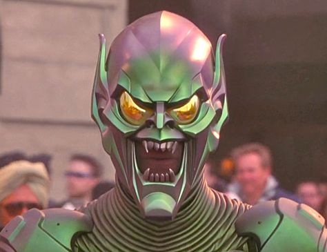 Marvel in film n°8 - 2002 - Willem Dafoe as the Green Goblin - Spider-Man by Sam Raimi Willem Dafoe Green Goblin, Green Goblin 2002, Green Goblin Willem Dafoe, Spider Man Green Goblin, Goblin Outfit, Goblin Spiderman, Green Goblin Spiderman, William Dafoe, Spiderman Sam Raimi