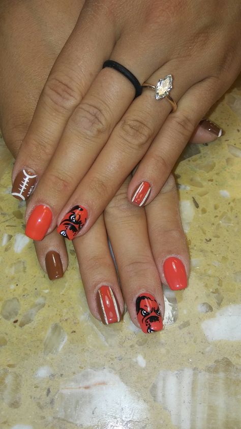 Its football season for brownie fans ! Are you ready? Step your game up! #cleveland #cle #216 #nfl Cleveland Browns Nail Art, Cleveland Browns Nails Design, Fall Football Nails, Cleveland Browns Nails, Football Season Nails, Football Nails Design, Football Nail Designs, Marble Nails Tutorial, Sports Makeup