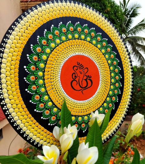 Ganesh Dot Mandala Art, Ganesha Dot Mandala Art, Doted Art Drawing, Lippan Artwork, Mahadev Art, Mandala Work, Ganesha Mandala, Lippon Art, School Reception