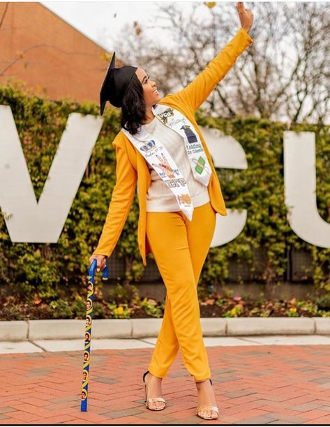 Sgrho Graduation Pictures, Sigma Gamma Rho Probate Outfits, Sgrho Photoshoot, Sigma Gamma Rho Graduation Pictures, Sgrho Outfits, Sigma Gamma Rho Photoshoot, Sigma Gamma Rho History, Sorority Graduation, Graduation Goals