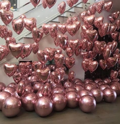 Luxury Birthday Party, Surprise Birthday Decorations, Rose Gold Aesthetic, Birthday Goals, Luxury Birthday, Birthday Party Theme Decorations, 18th Birthday Party, Gold Aesthetic, Pretty Birthday Cakes