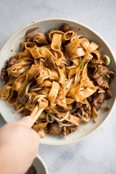 Cumin Lamb Noodles, Lamb Noodles, Lamb Marinade, Cumin Lamb, Asian Seasoning, Marinated Lamb, Chinese Stir Fry, Wheat Noodles, Chinese Cooking Wine