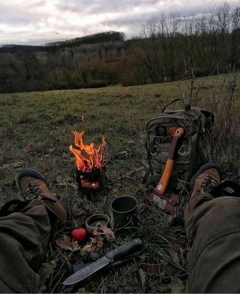 Bushcraft Aesthetic, Wilderness Aesthetic, These Broken Stars, Camping Gear Gadgets, Apocalypse Aesthetic, Camping Vibes, Bushcraft Gear, Forest Adventure, Best Camping Gear