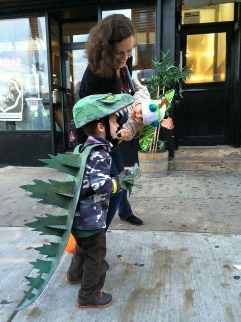 Diy Godzilla Costume For Kids, Godzilla Costume Diy, Mothra Costume, Godzilla Halloween Costume, Godzilla Cosplay, Dinosaur Cosplay, Godzilla And Mothra, Godzilla Costume, Godzilla Party