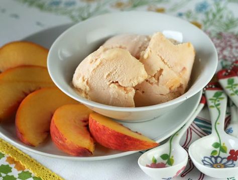 Peach Gelato Peach Gelato, Gelato Recipe, Gelato Ice Cream, Lemon Ice Cream, Peach Ice Cream, Peach Recipe, Funnel Cake, Best Fruits, Frozen Desserts