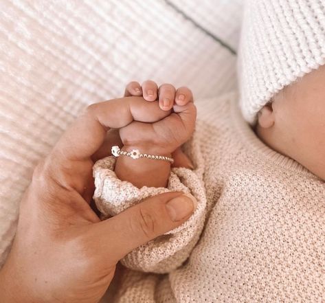 Hold those little hands just a little longer before they are just a little bigger 🥰⁠ ***TAP TO SHOP*** Baby Gold Bracelet, Newborn Bracelet, Toddler Bracelet, Mommy Baby, Baby Bracelet, Baby Jewelry, Matching Bracelet, Trendy Baby, Mother And Baby